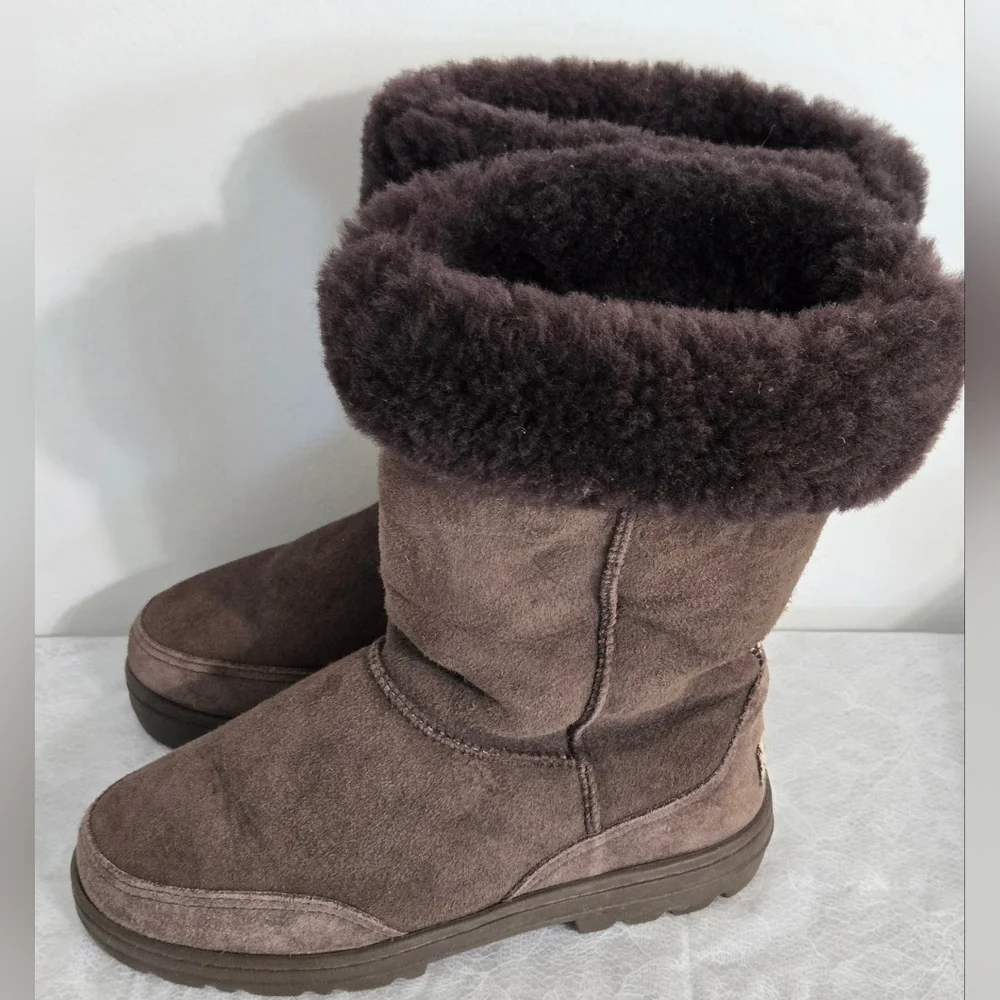 UGG same or